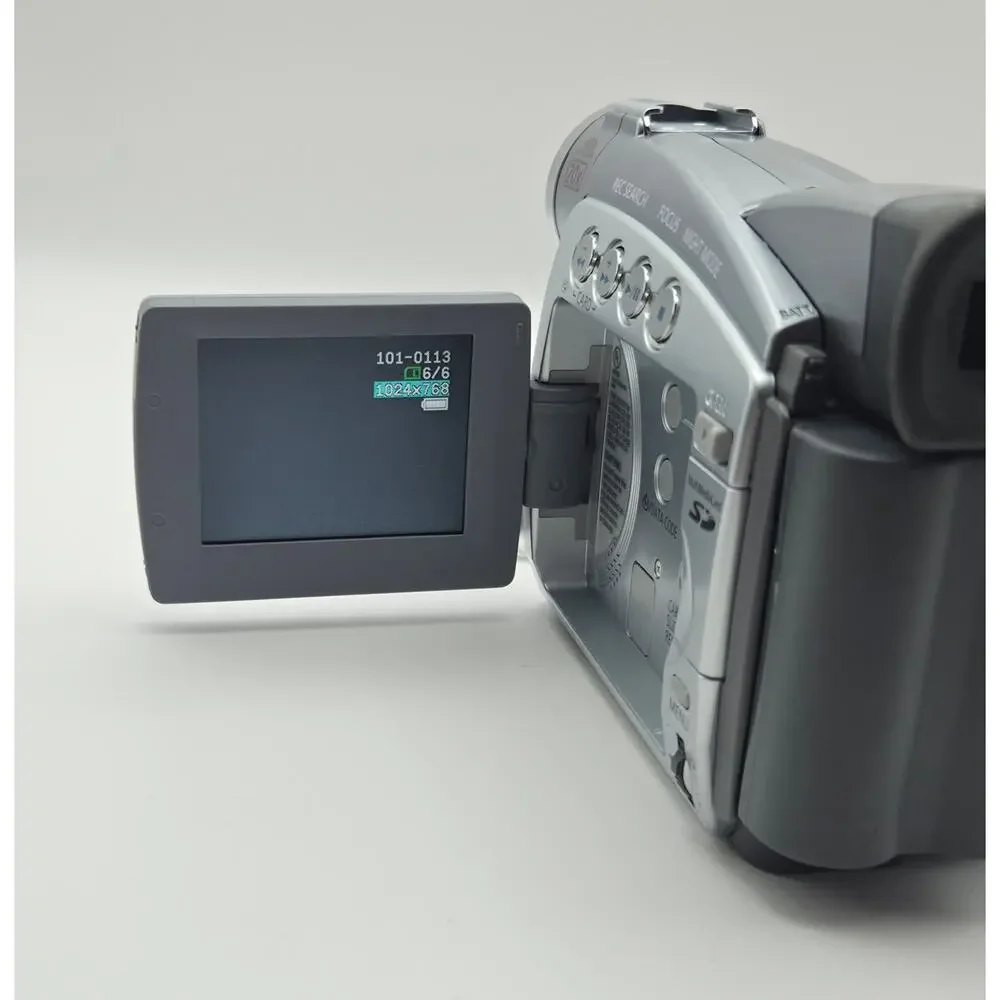 Canon ZR85 MiniDV Digital Camcorder Tested Powers On W/ Charger Memory Card